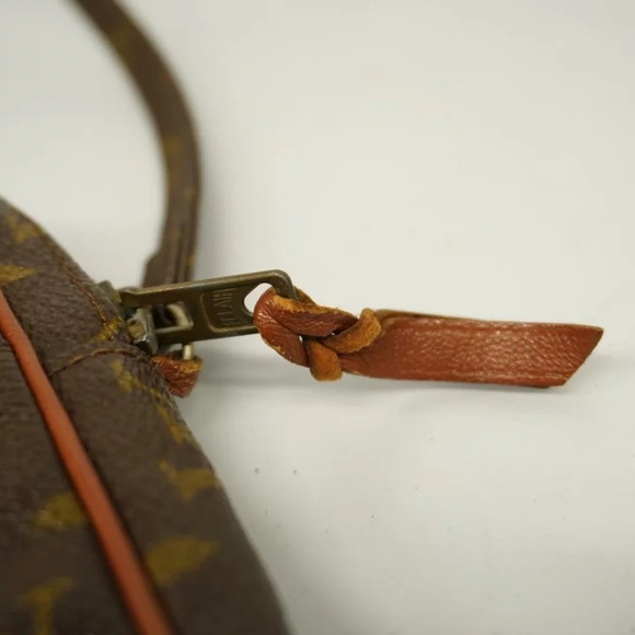 Authentic Louis Vuitton monogram crossbody bag - Picture 8 of 9